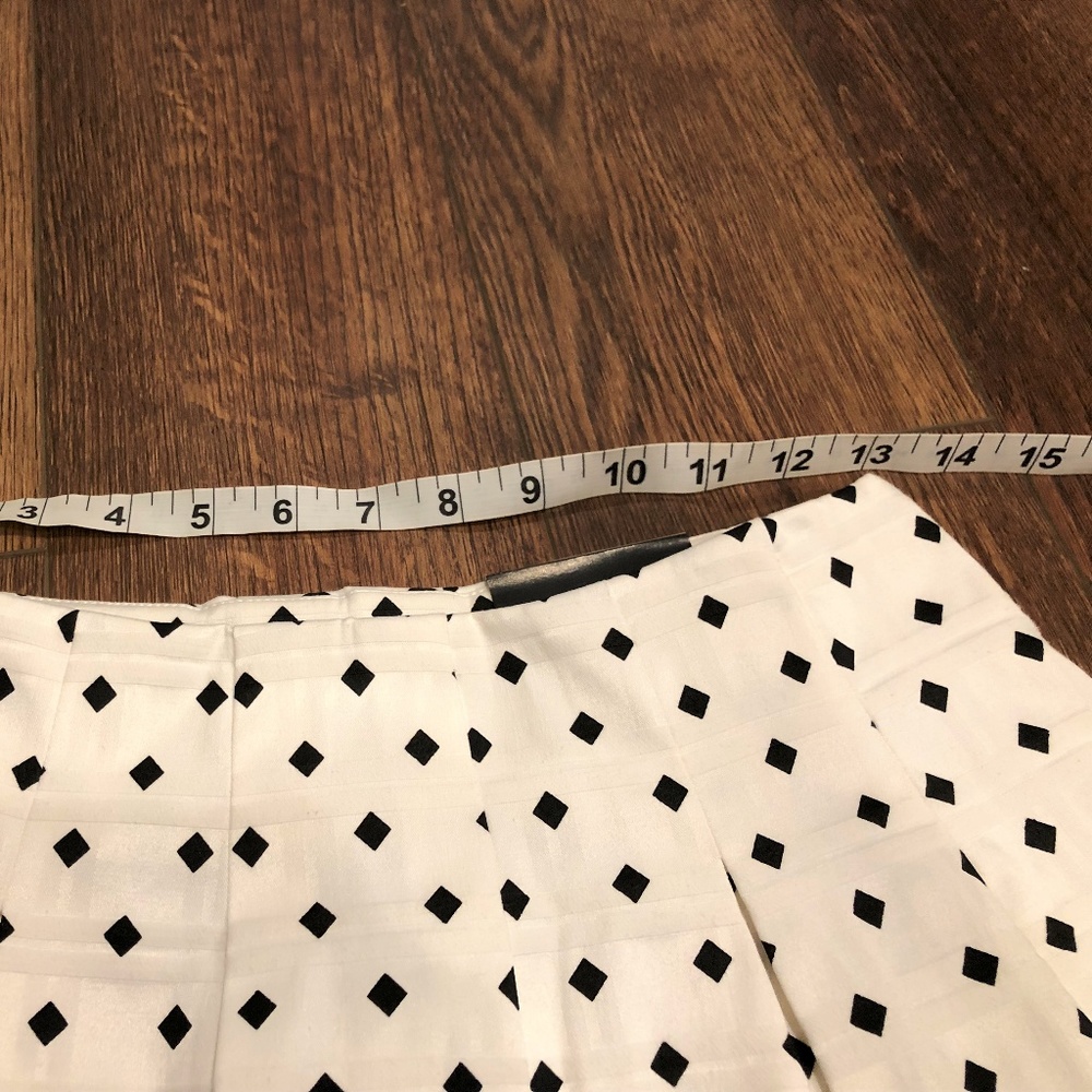 SOLD Banana Republic White and Black Diamond Skirt - Picture 4 of 8